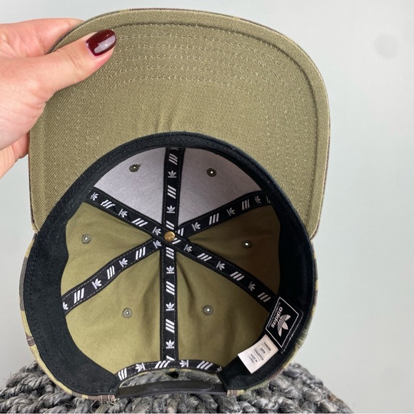 Men's Adidas Originals Trefoil
Plus Forest Camo Snapback Hat
Cap [OSFM] - Picture 6 of 8